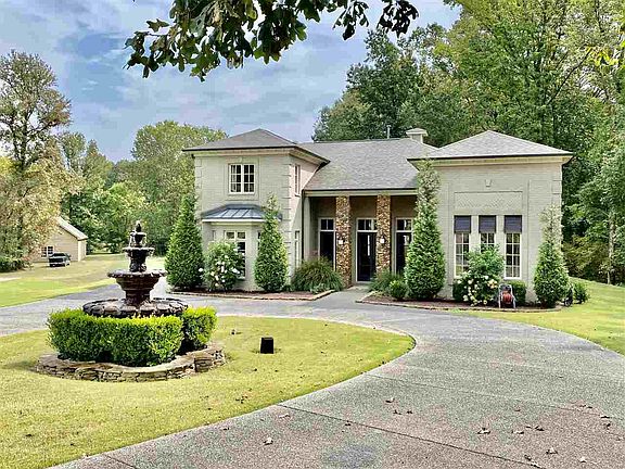 3rd image of 380 Shady Oaks Dr