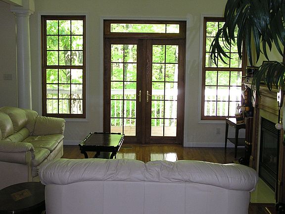 Living room to rear deck