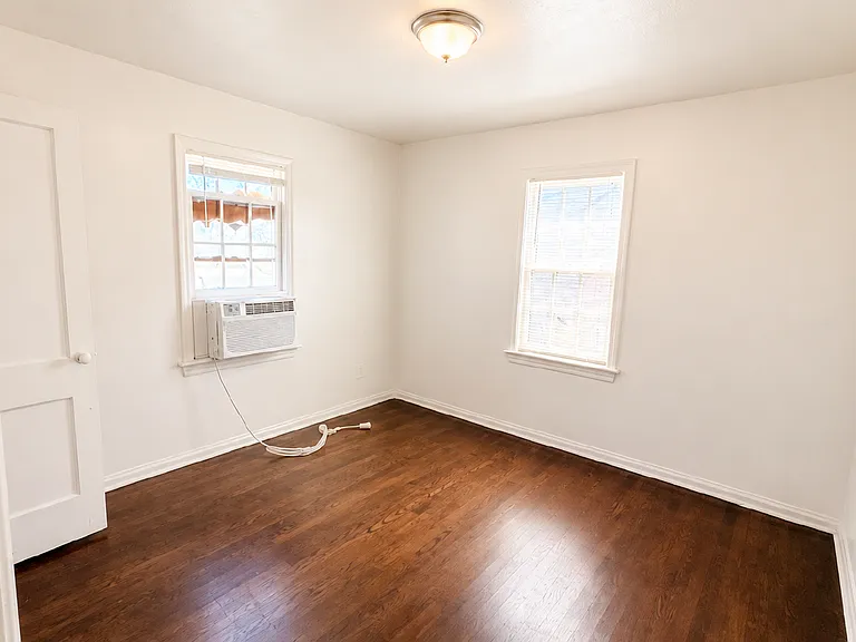 2132 Miramar Blvd — Photo 10