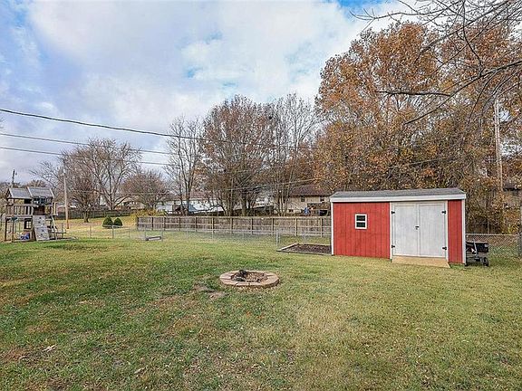 5th image of 1806 Parkwood Dr