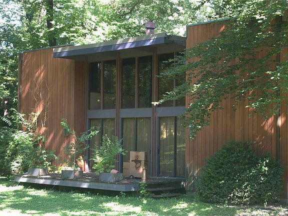 2nd image of 105 Minturn Ave