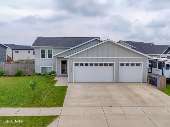 2024 Yellowstone Cir, Dickinson, ND 58601