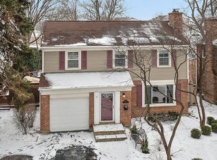 1811 Oak Ave, Northbrook, IL 60062