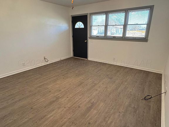 4th image of 131 Avenue I