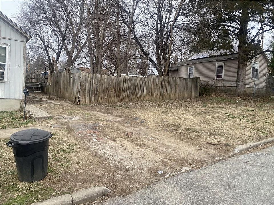 1st image of 812 Kickapoo St