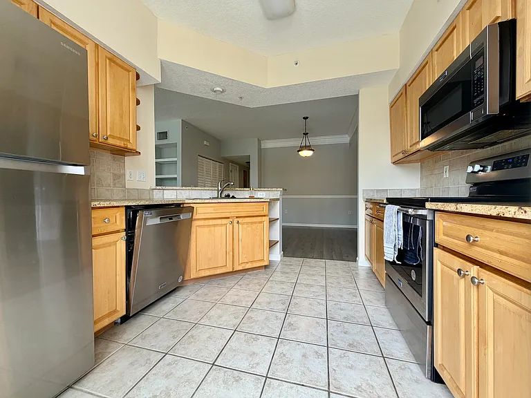 2010 Alta Meadows Ln #209 — Photo 12