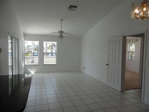 3rd image of 410 Worthington St