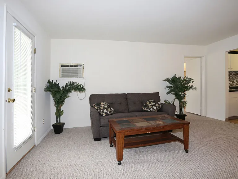 University Park Apartments near Cornell University — Photo 42