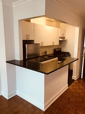 Rented by Metropolis Real Estate of Manhattan | media 4