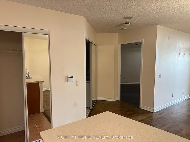 35 Kingsbridge Garden Cir #601 — Photo 14