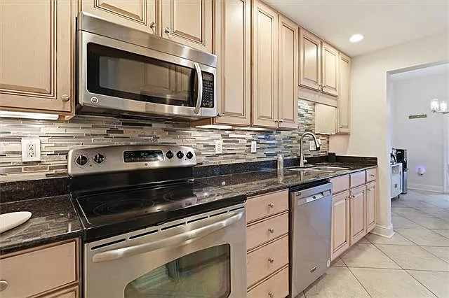 3 Spinnaker Ln — Photo 8