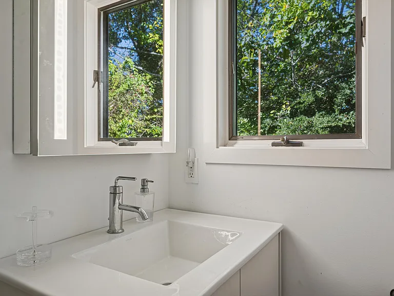 22 Bryan Rd — Photo 18