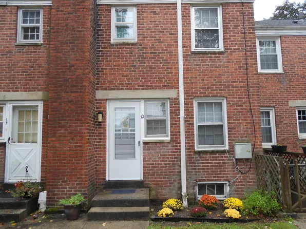 18 Bridge Street APT 1O, Naugatuck, CT 06770