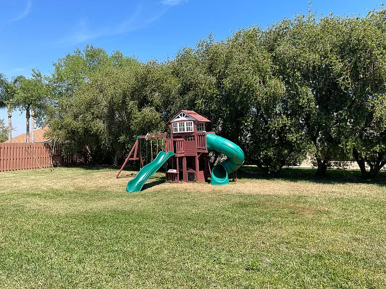 1600 Tailfeather Ct — Photo 25
