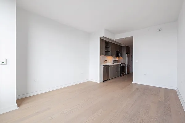 Rented by Greystar | media 12