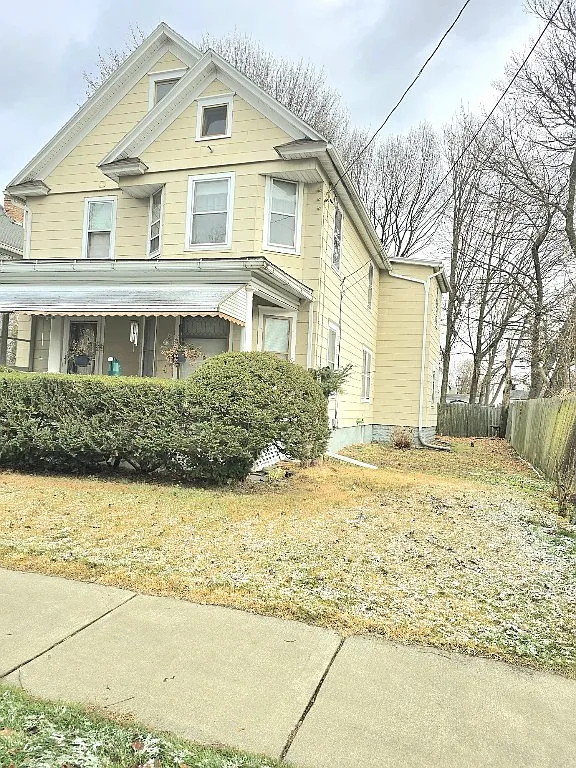 4 bed, 2.0 bath, 2448 sqft, $1,800 — Photo 2