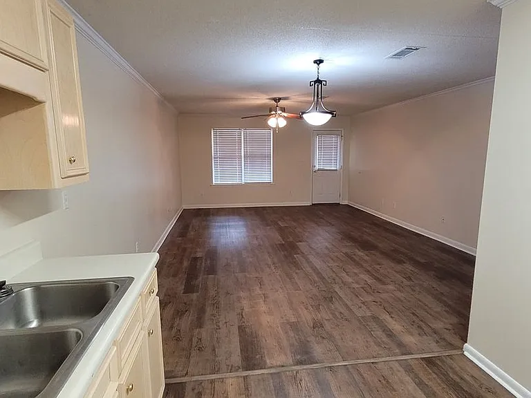 104B Embleton Ct — Photo 3
