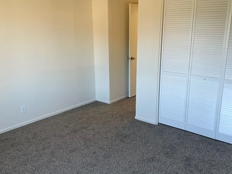 1045 Raffon Ct SE — Photo 6
