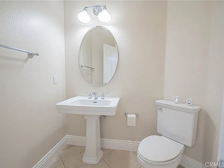 25910 Tennyson Ln — Photo 10