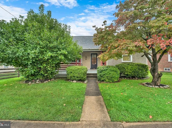 210 E Howard St, Stowe, PA 19464