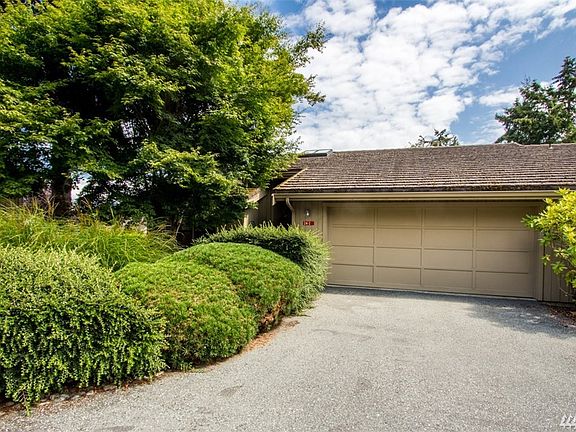 Hard to find a Kala Point condo with a two car garage.