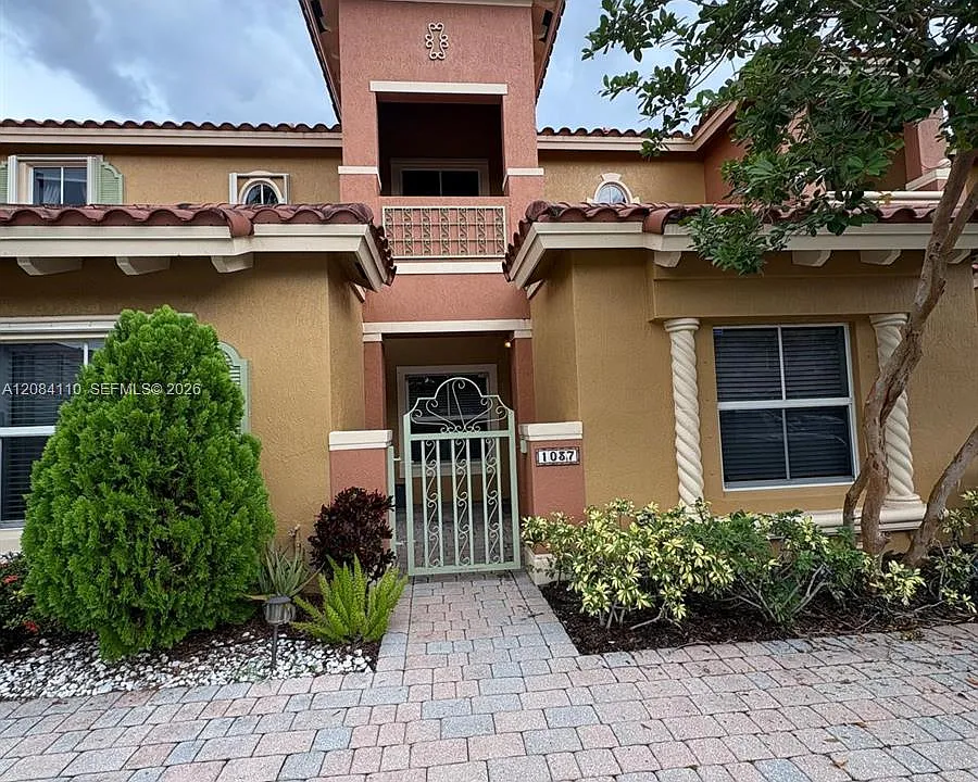 1037 SW 143rd Ave #1305