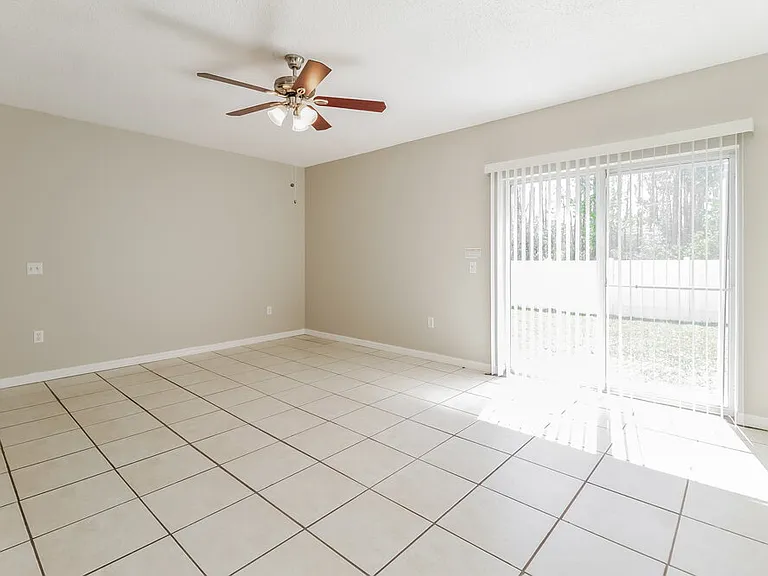 1005 Dudley Dr — Photo 4