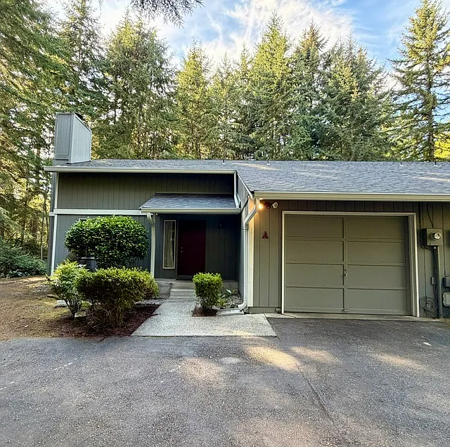 2 bed, 1.5 bath, 1225 sqft, $2,200 — Photo 1