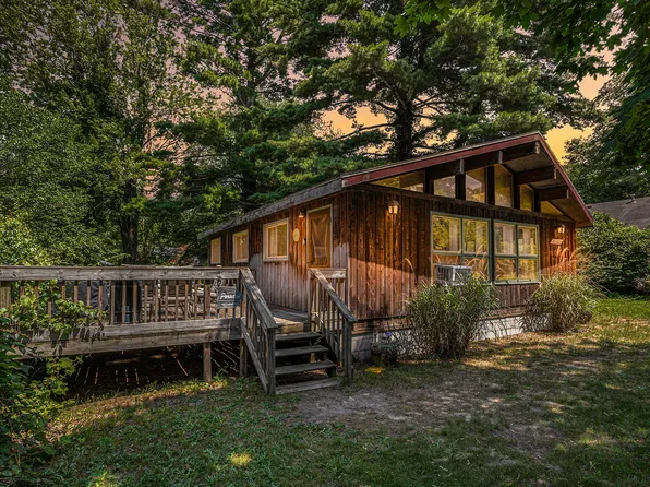 8677 Porter Rd, Lakeside, MI 49116