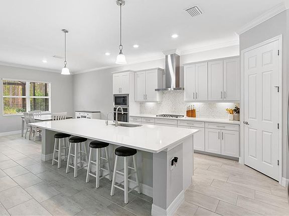 5th image of 14847 Blue Bay CIR