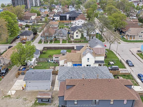 3rd image of 776 University Ave E