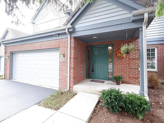 2nd image of 149 Easton Pl #149