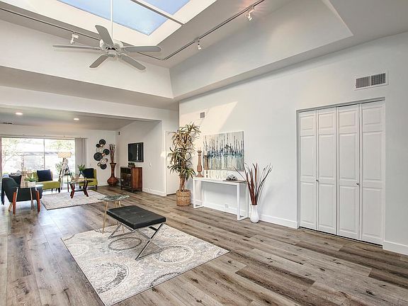 Entry / Living Room