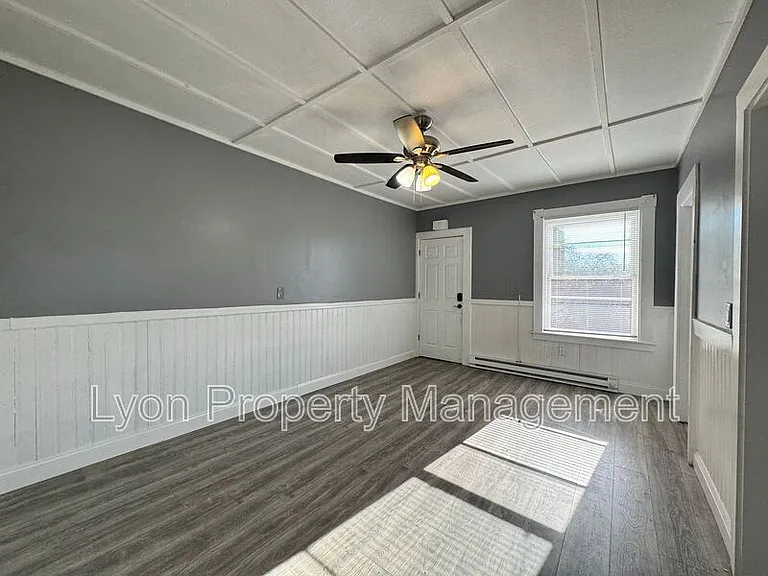 106-108 Winsor St #3 — Photo 5