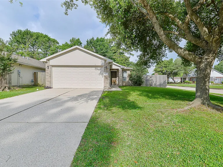 24415 Strong Pine Dr — Photo 1