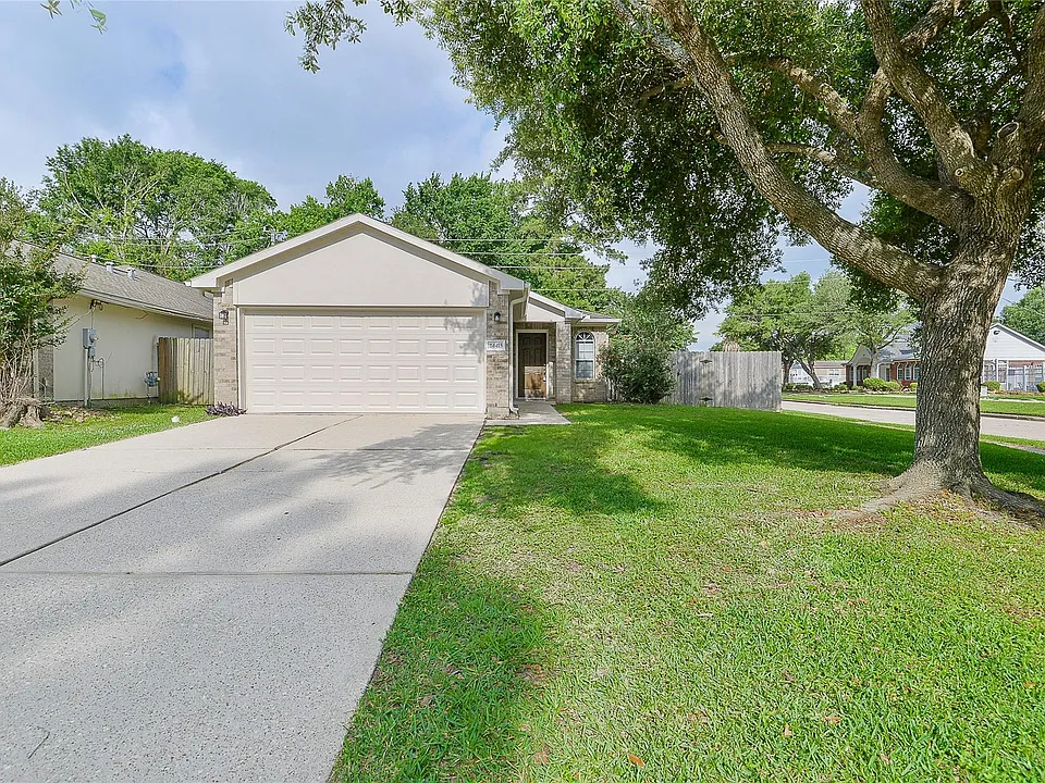24415 Strong Pine Dr
