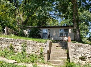 12 W 5th St, Parkville, MO 64152