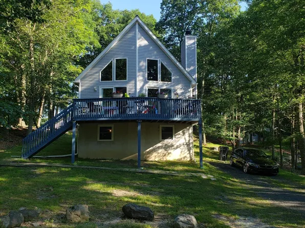163 Lakeview Dr, Dingmans Ferry, PA 18328