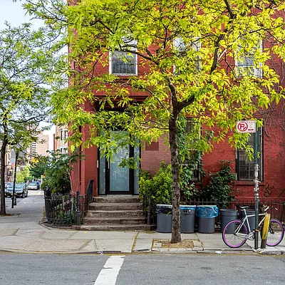 Rented by Nooklyn NYC LLC | media 22