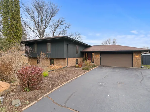 4085 Shorewood Dr, Rockford, IL 61101