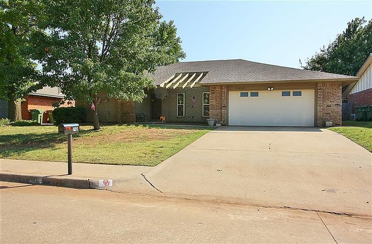 1st image of 712 Woodlawn Dr
