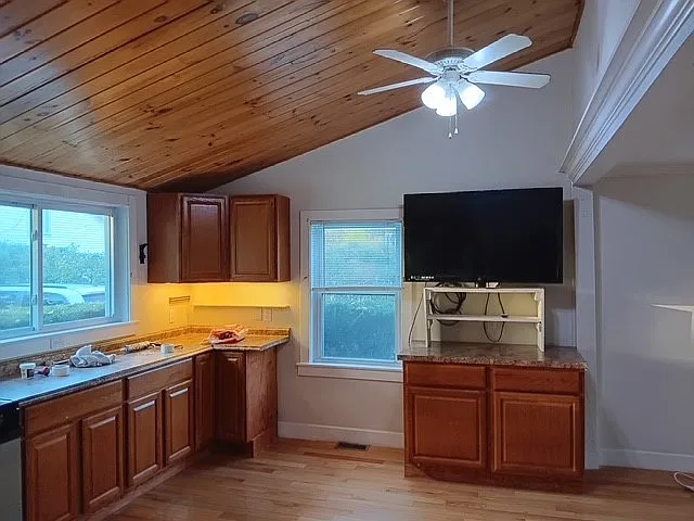 4 bed, 1.5 bath, 2656 sqft, $2,500 — Photo 3
