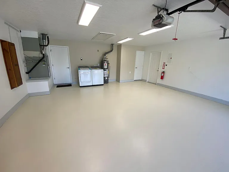 401 Crystal Lake Dr — Photo 34