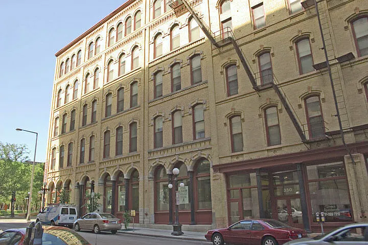 Straus Lofts — Photo 2