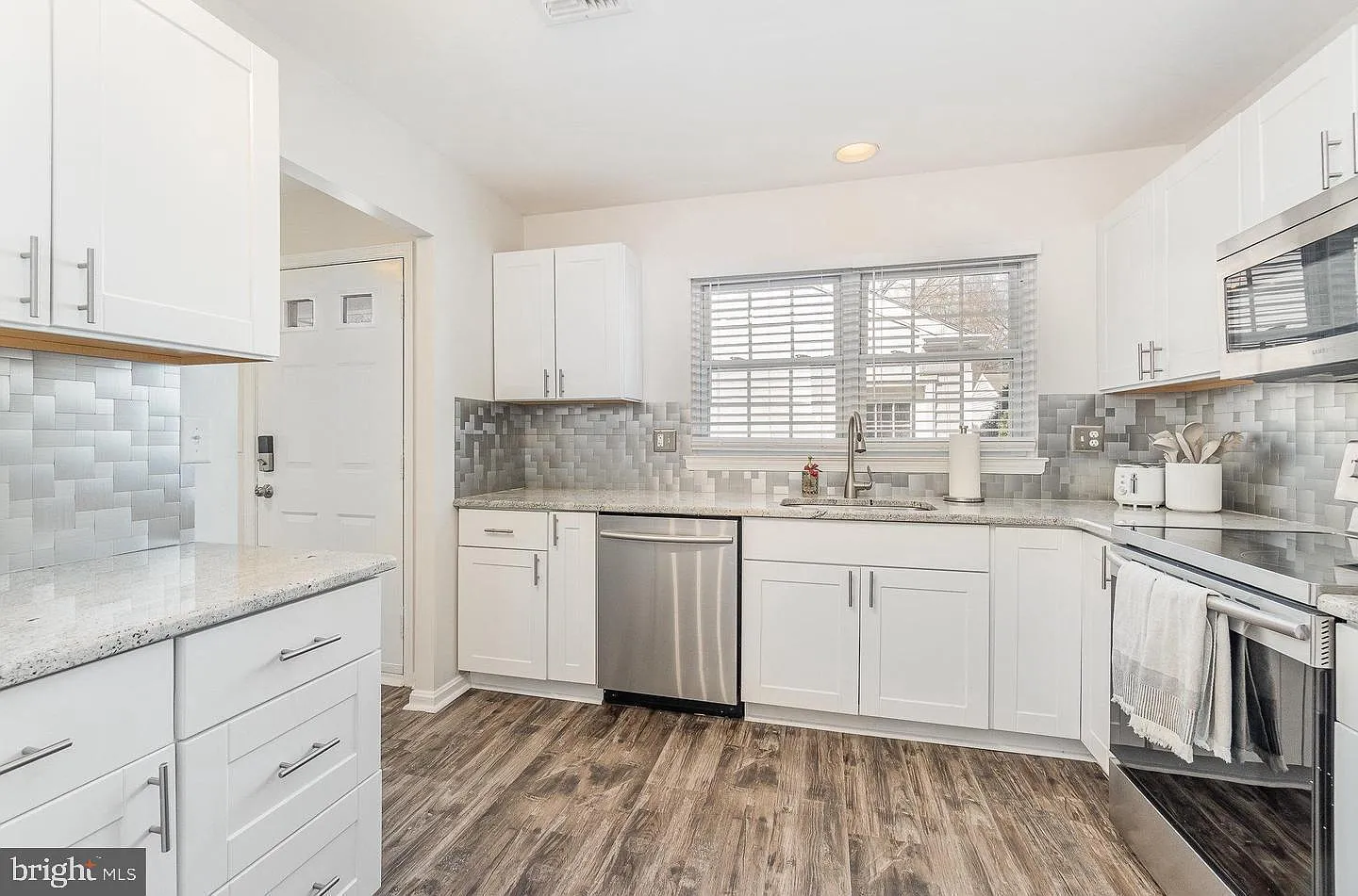 2 bed, 1204 sqft, $1,875 — Photo 4