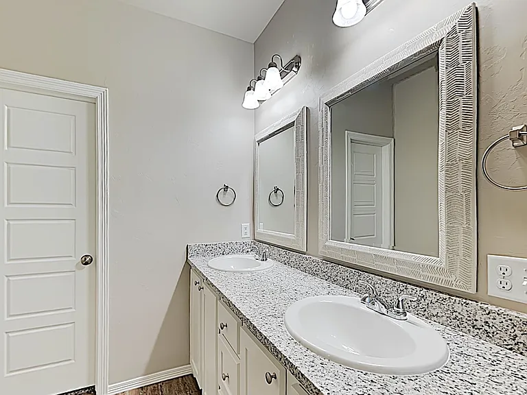 17657 Macarthur Park Dr — Photo 11