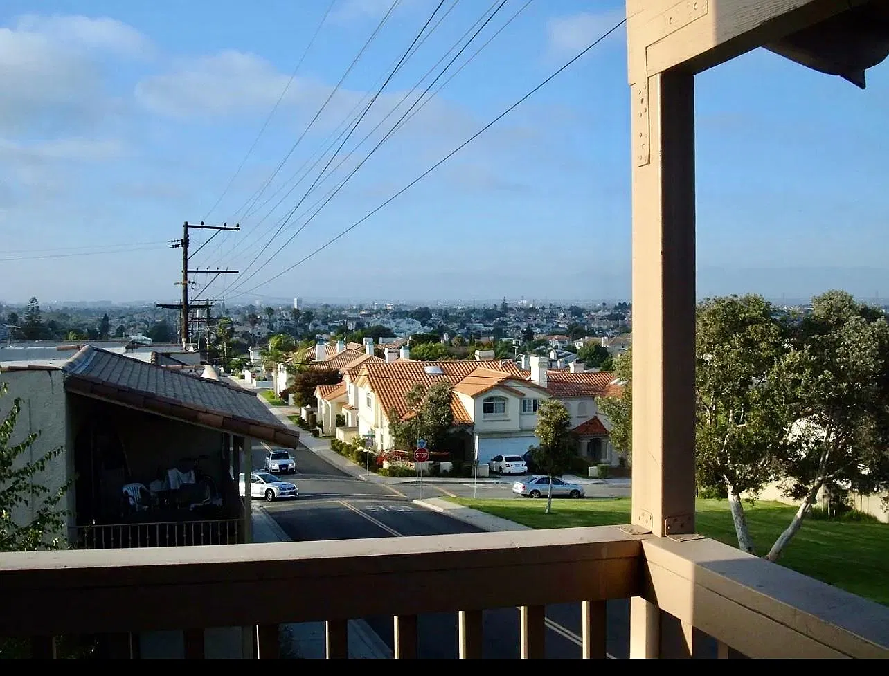 2 bed, 1.5 bath, 1200 sqft, $2,995 — Photo 3
