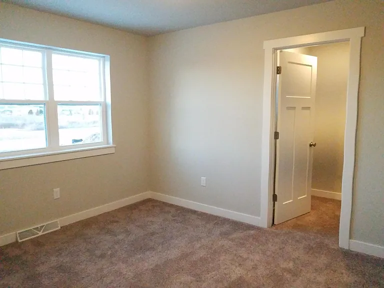 Br 3 with walk in closet