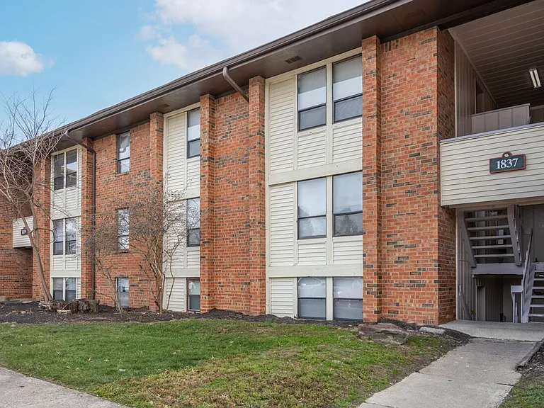 The Woodside Apartments - SPECIAL PROMOTIONS — Photo 12