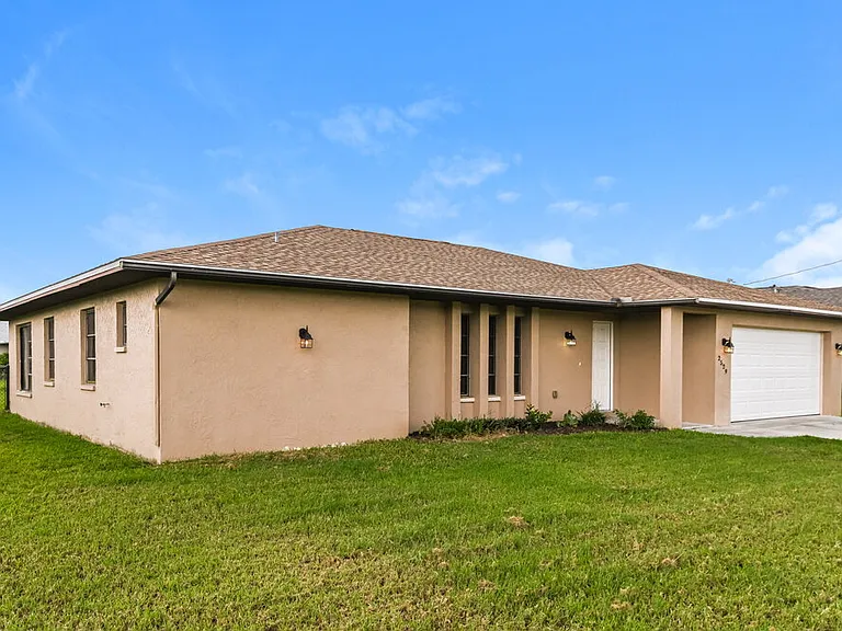 2529 SW 15th Pl — Photo 3